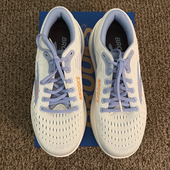 NIB Brooks ghost max 3 WMNS 9.5M - Picture 2 of 6